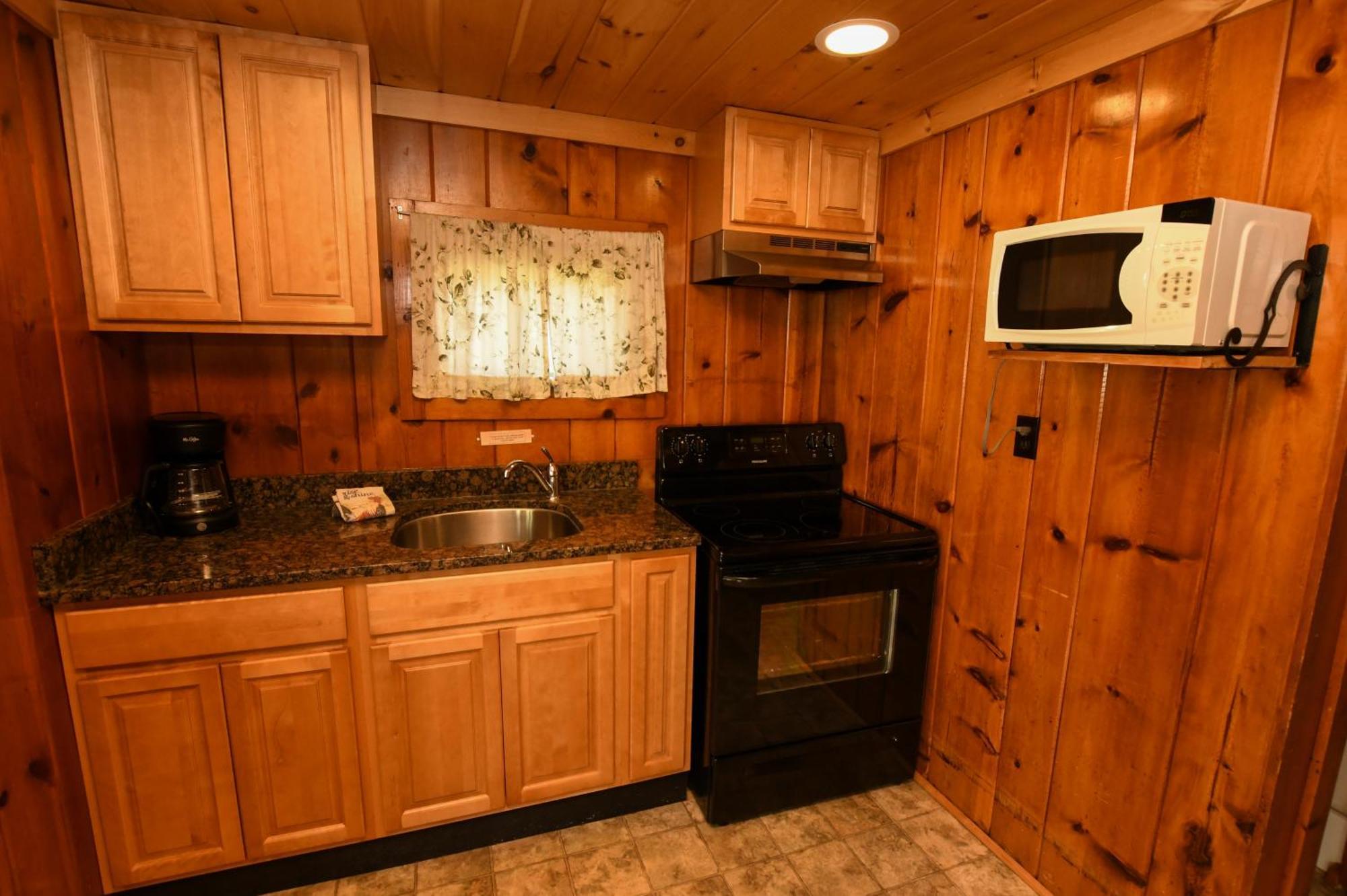 Lake George Diamond Cove Cottages, Cabins, & Hotel Экстерьер фото