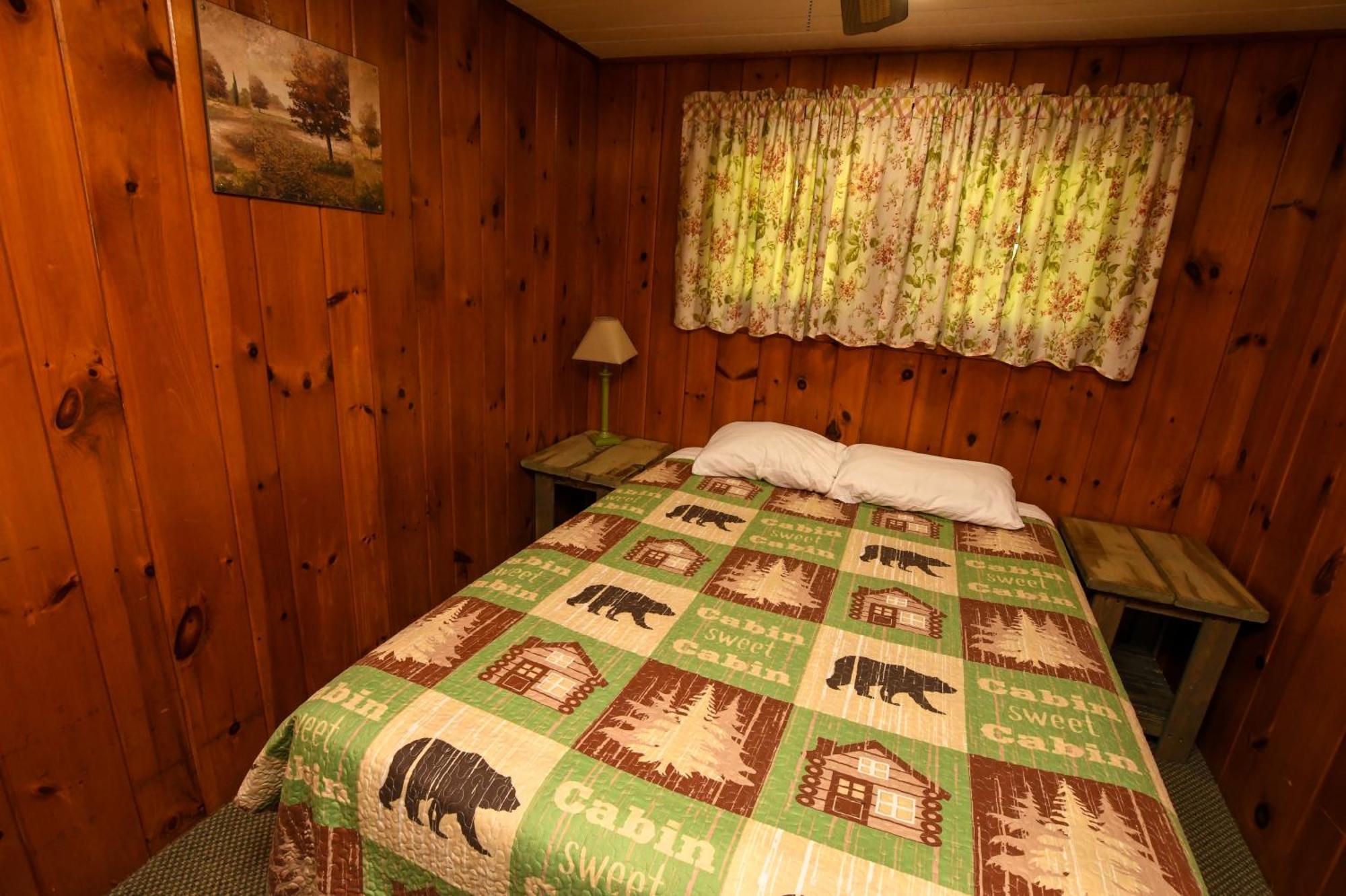 Lake George Diamond Cove Cottages, Cabins, & Hotel Экстерьер фото