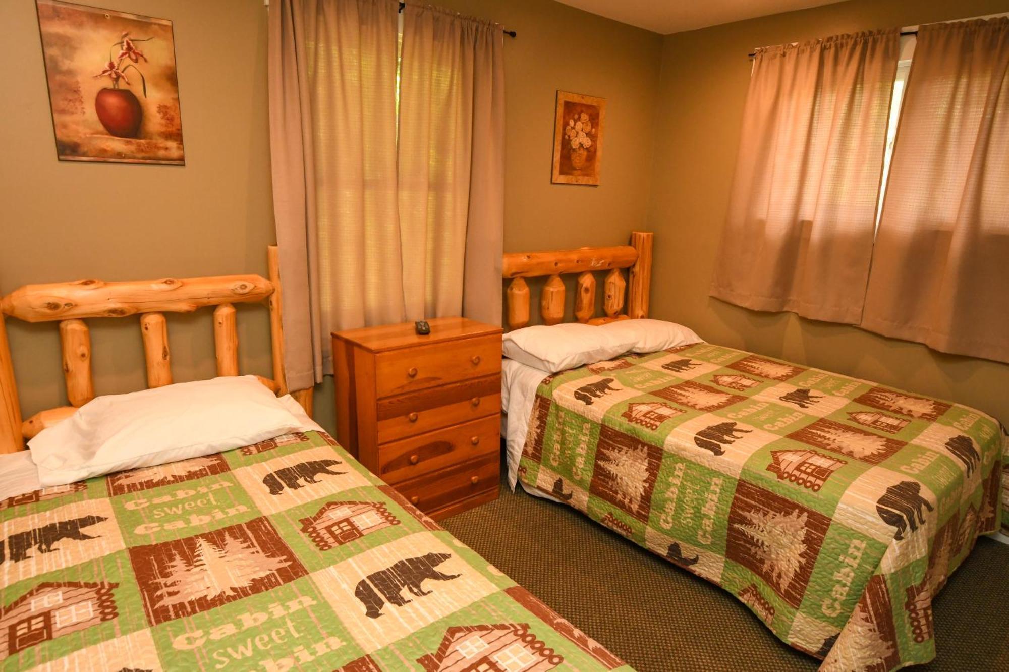 Lake George Diamond Cove Cottages, Cabins, & Hotel Экстерьер фото