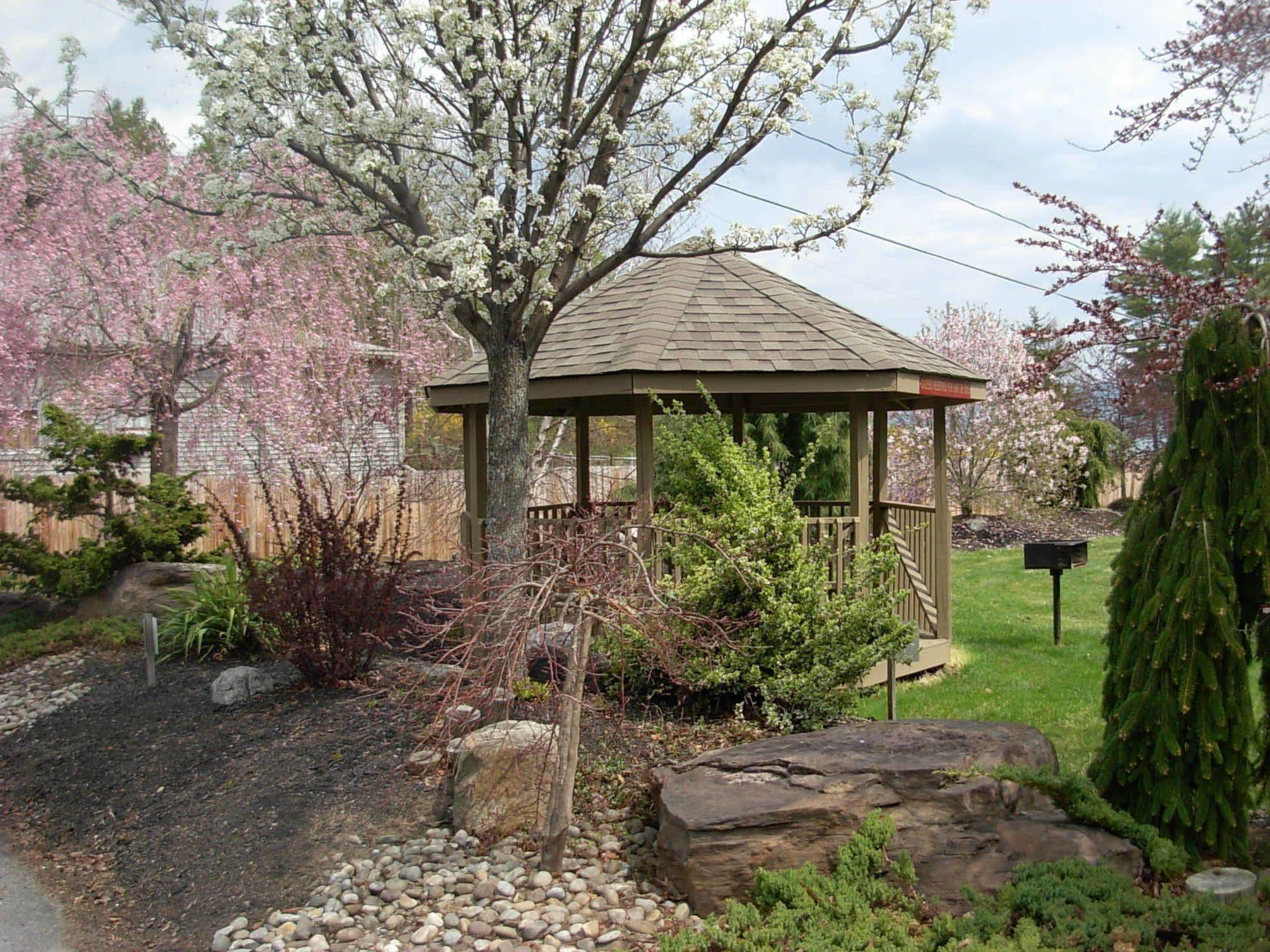 Lake George Diamond Cove Cottages, Cabins, & Hotel Экстерьер фото